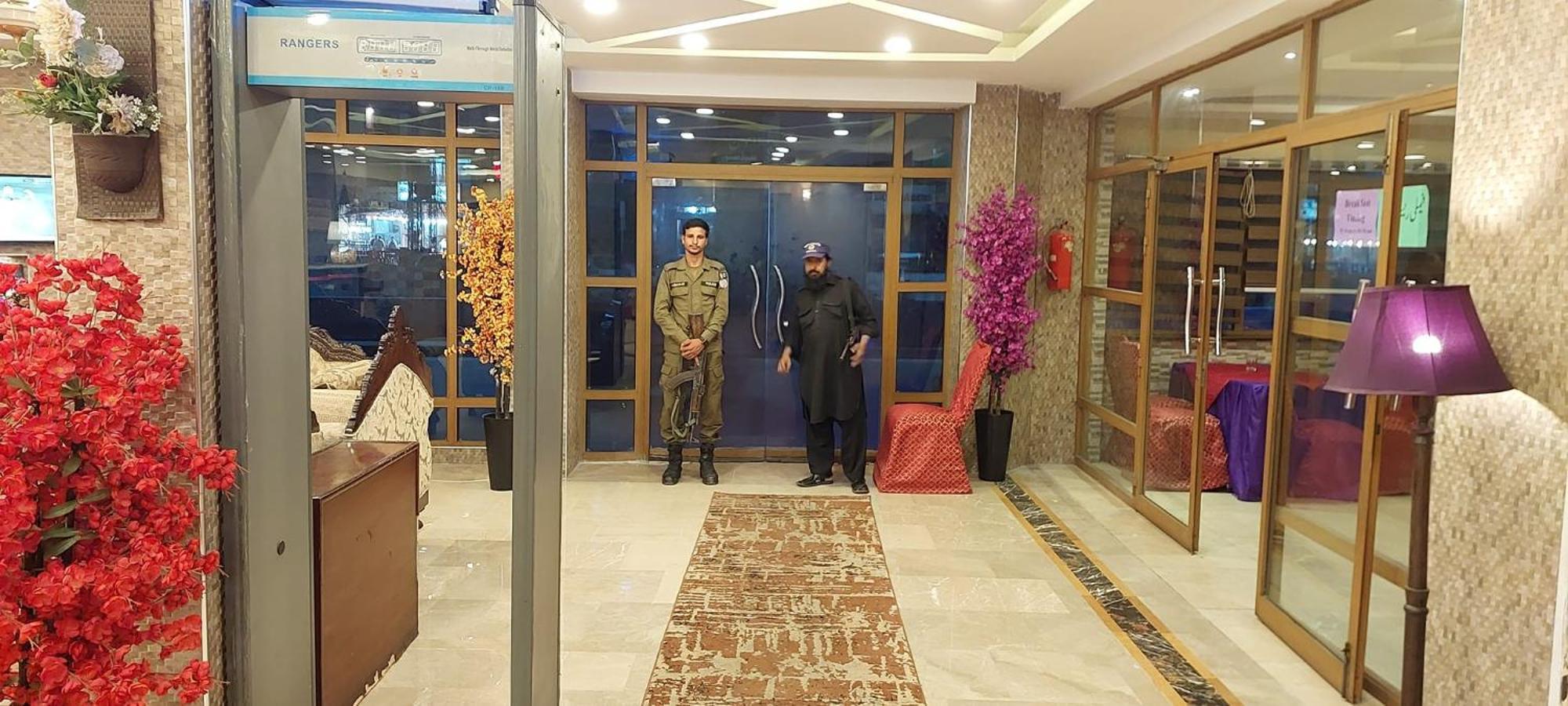 Grace Crown Hotel Islamabad Exteriör bild