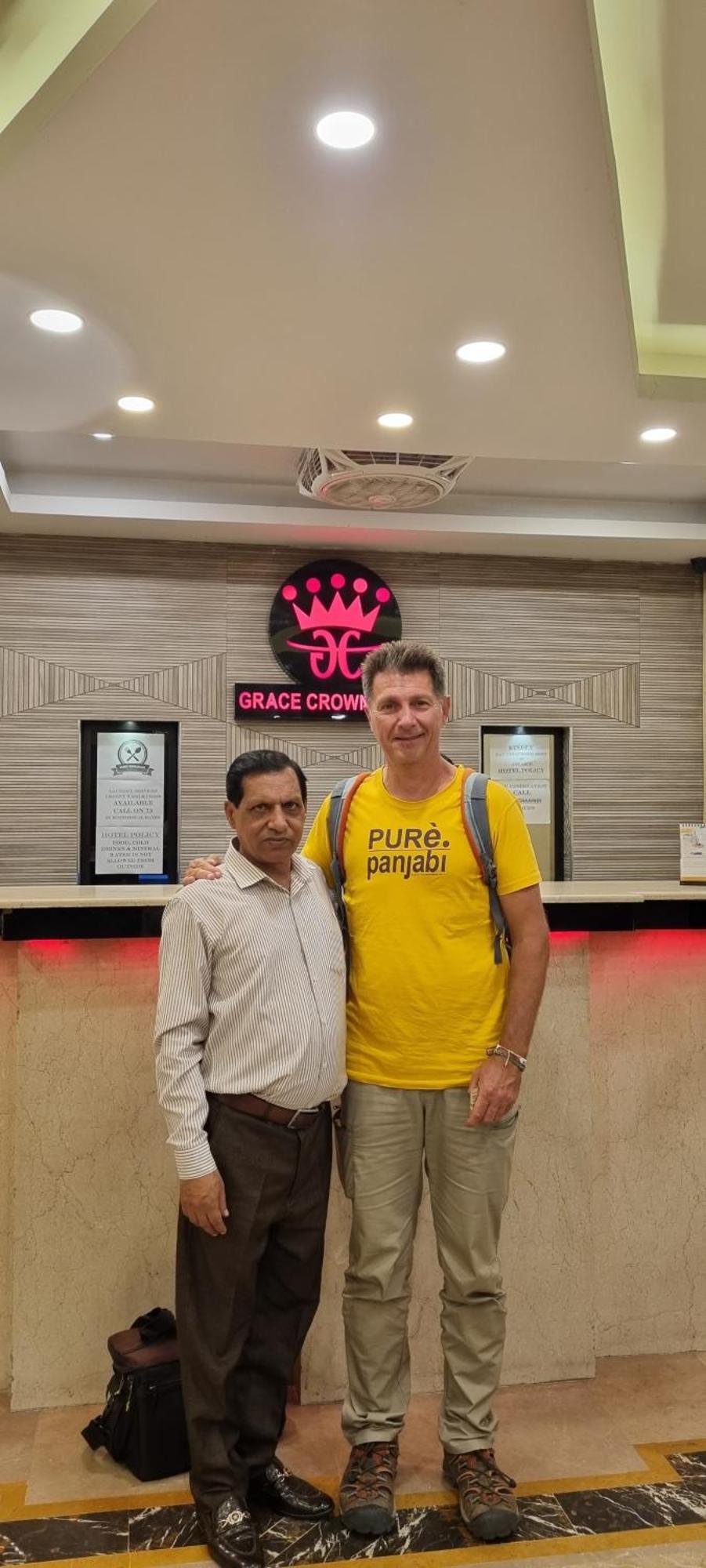 Grace Crown Hotel Islamabad Exteriör bild